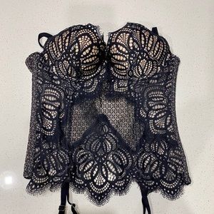 🔥🔥🔥Victoria’s Secret Corset and garters🔥🔥🔥